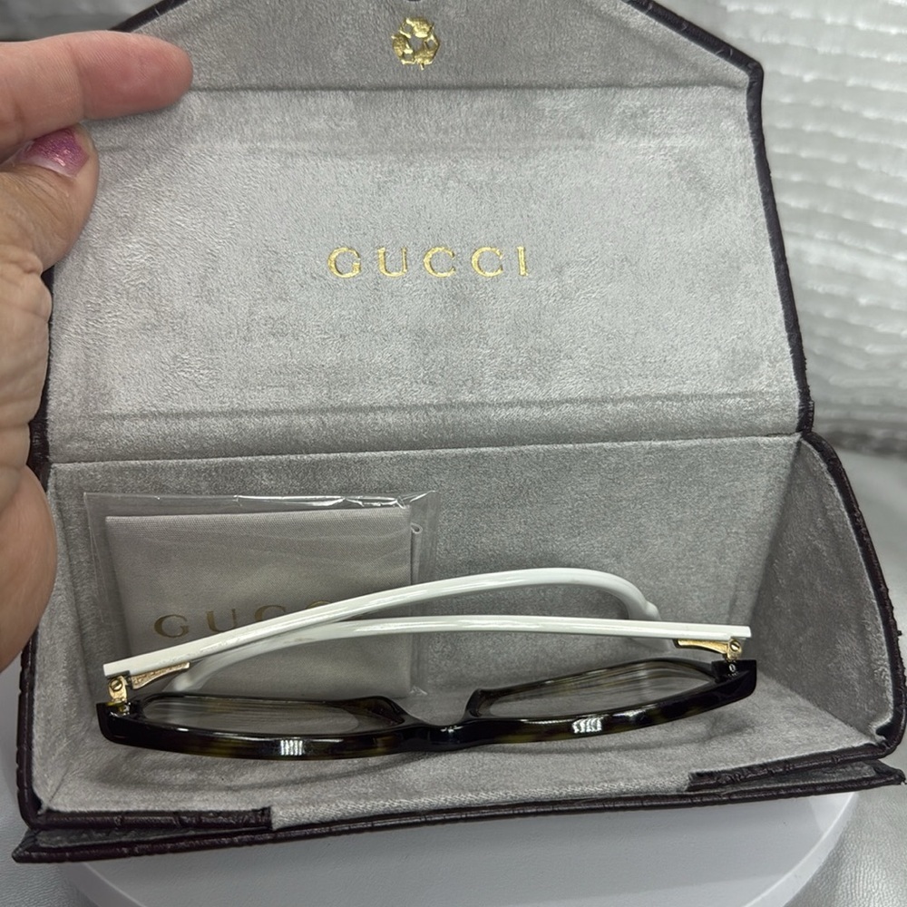 (Z6) Gucci unisex glasses in white and leopard print, with case - Picture 11 of 16